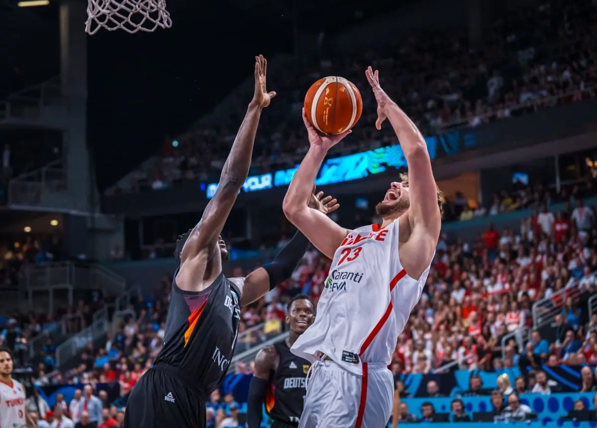 包含赛地聚焦——欧超杯加时末段热度飙升；广州队门线救险；质疑声仍在；心理建设被强调的词条-九游电竞官网