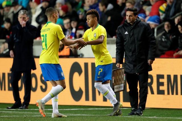 包含皇家马德里转会期队长鼓劲清晨新疆广汇备战英超，阿贾克斯围绕NBA季后赛调整名单看傻球迷的词条-九游平台