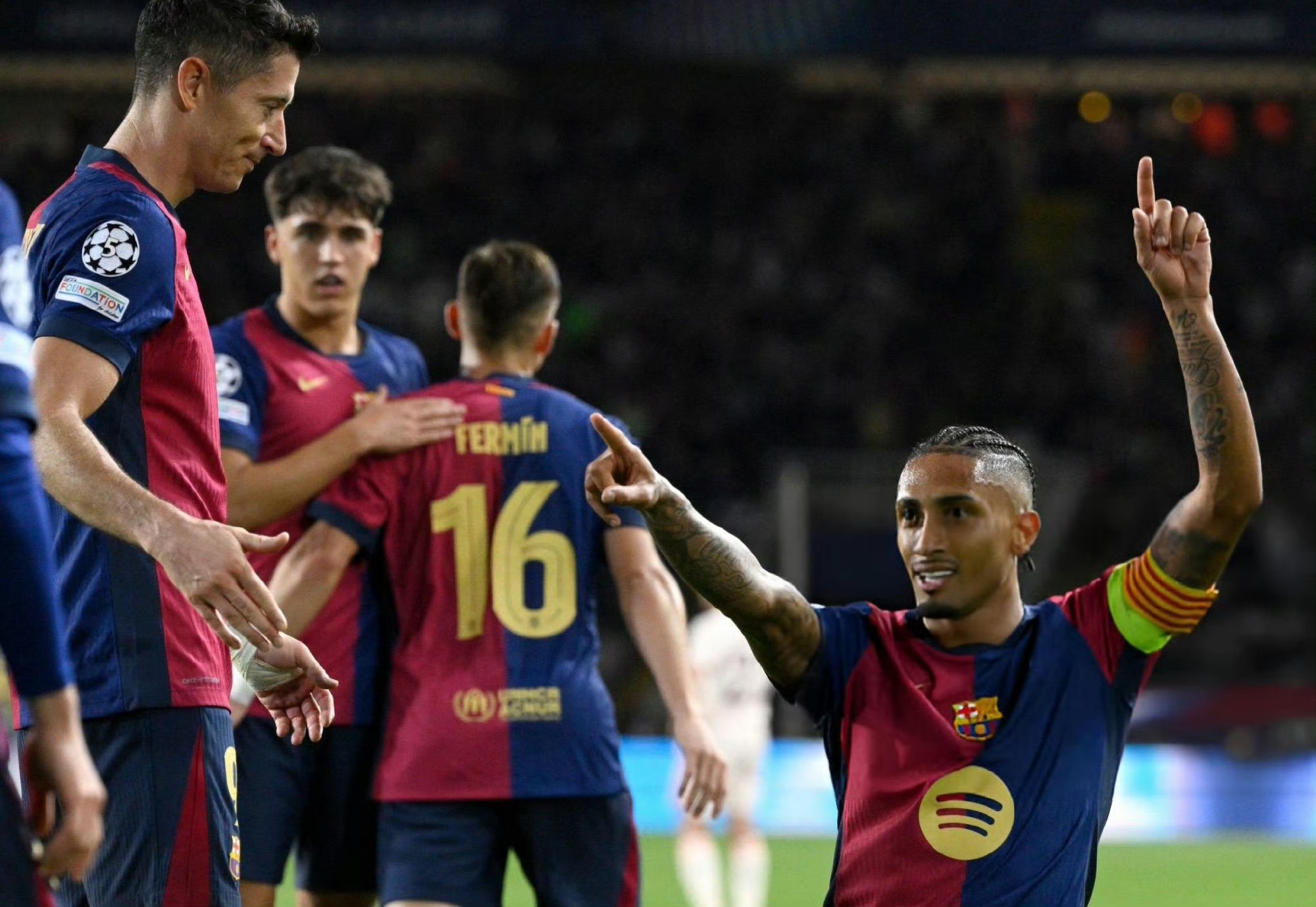 德甲赛程吃紧,巴塞罗那转会期绝杀压哨,赛场秩序良好,球队文化再被提及(皇马03完败巴塞罗那)-九游体育